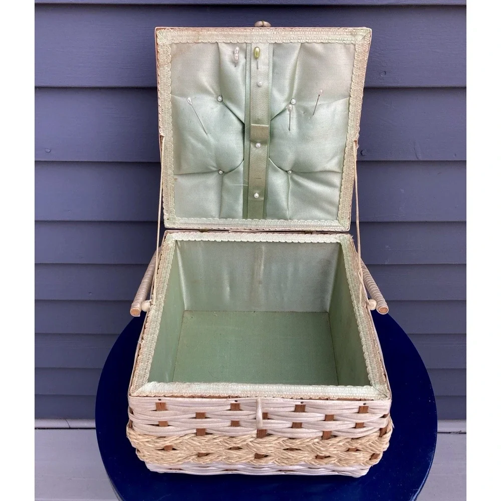 Vintage cream beige woven sewing basket handle original hang tag Japan green int